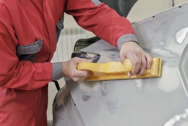 Estimating the Paintless Dent Repair Cost: 4 Factors That Affect the Price